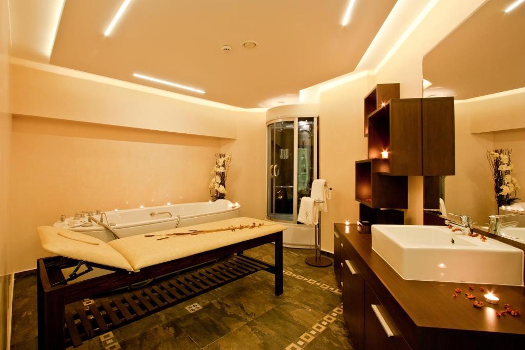 Earth & People Hotel & Spa - Free Parking & Swimming Pool Sofia Exterior photo
